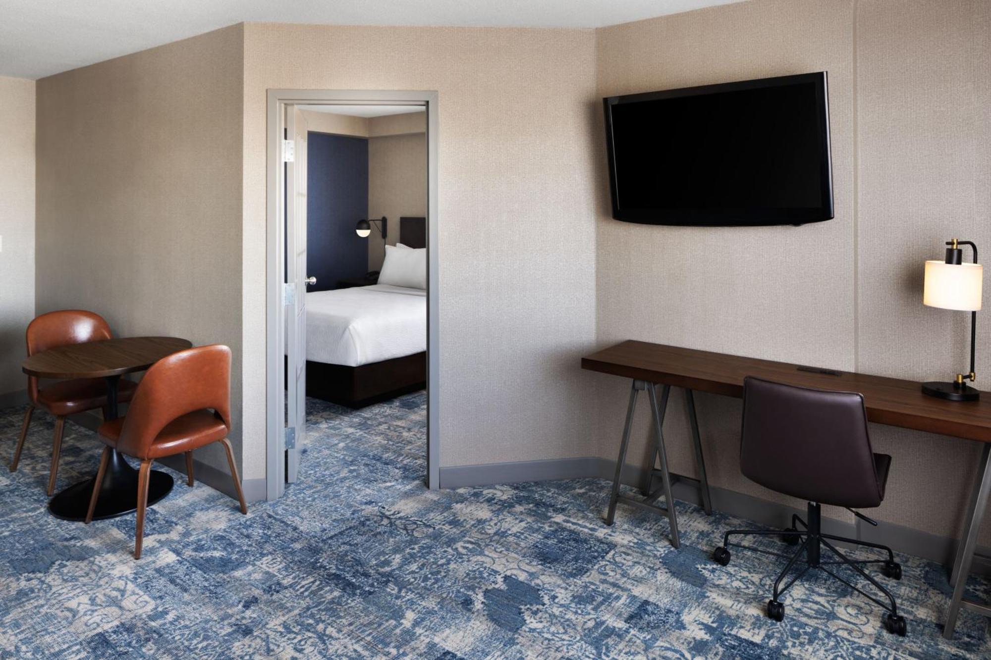 Four Points By Sheraton Edmonton South Exterior photo