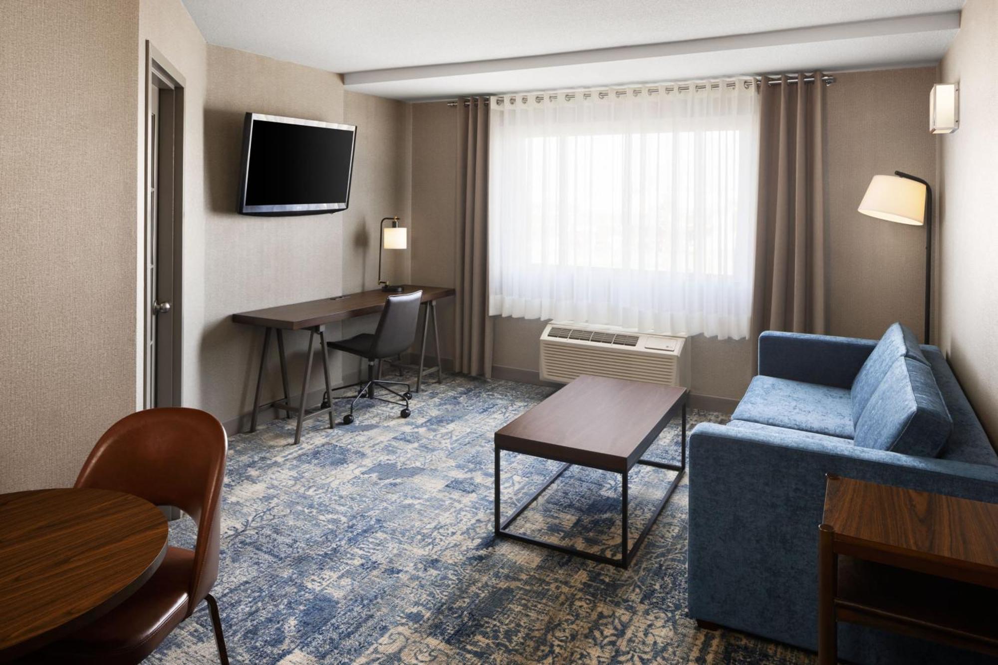 Four Points By Sheraton Edmonton South Exterior photo