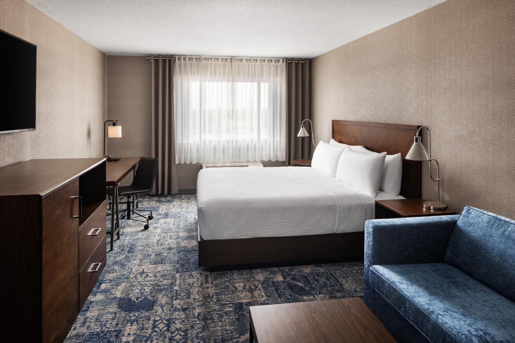 Four Points By Sheraton Edmonton South Exterior photo